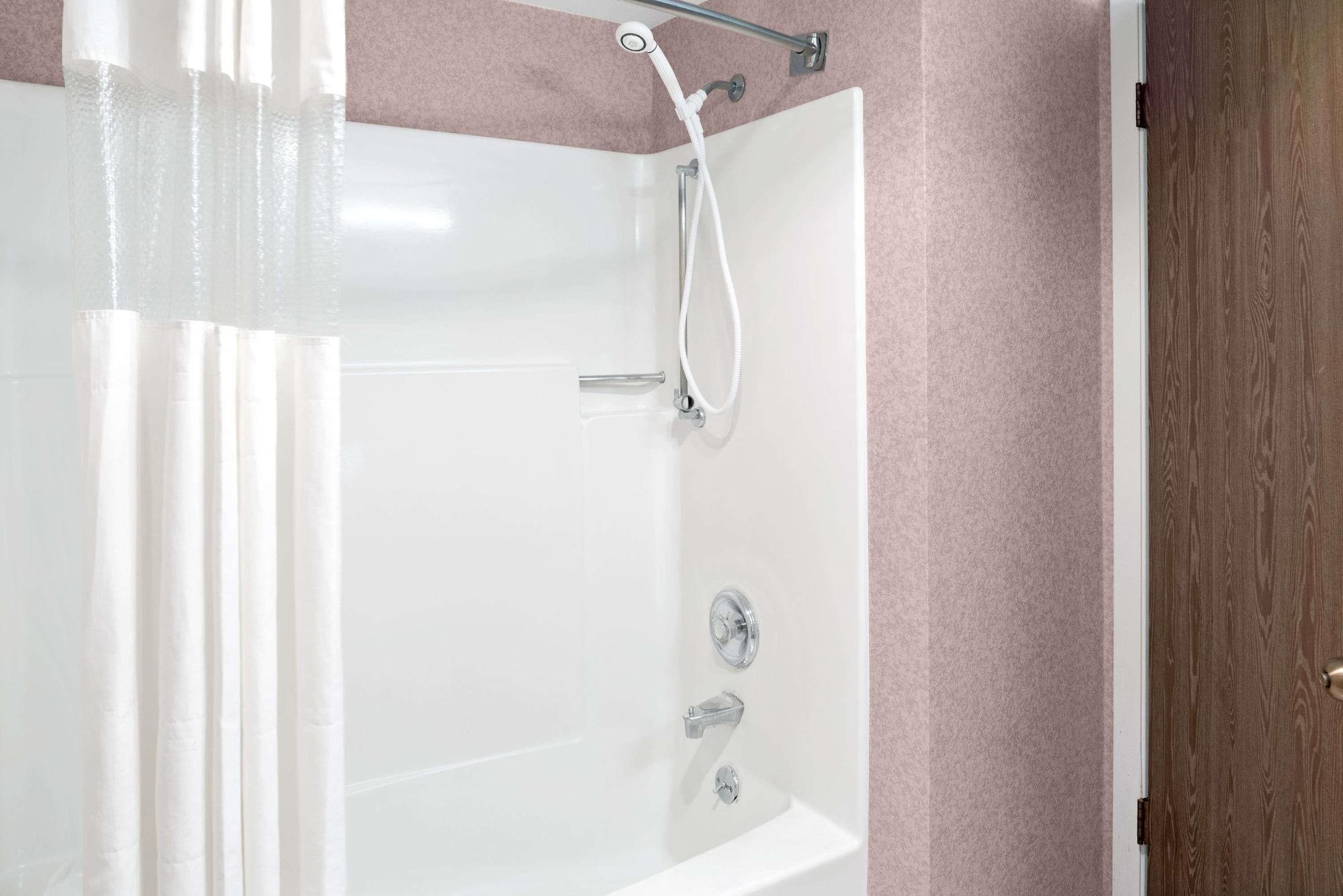 Hotel Ramada By Wyndham Spokane Valley